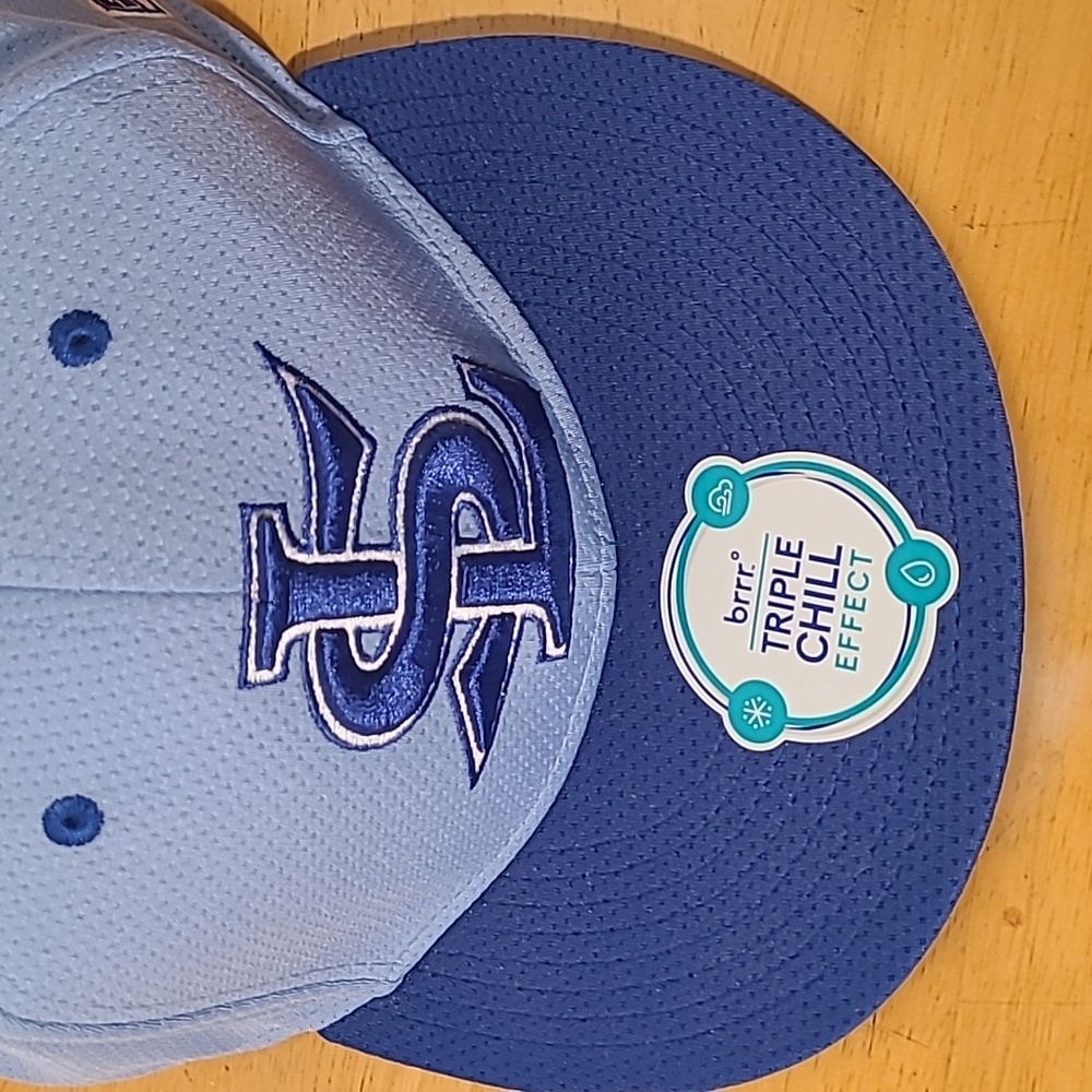 The Game Pro Land Sharks baseball cap / hat, Brr triple chill effect M